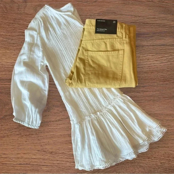 Club Monaco 28” Relaxed Slim Yellow Jeans - Picture 4 of 8